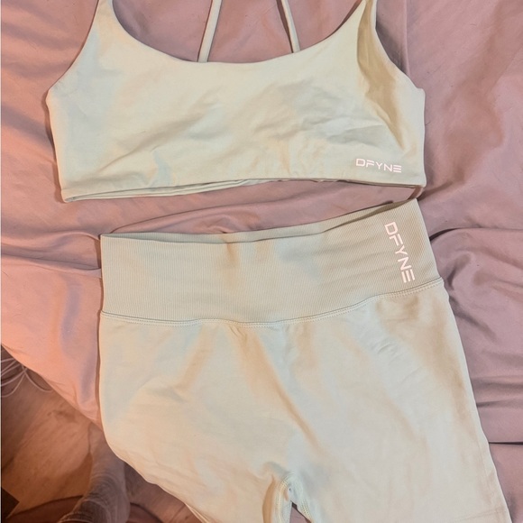 Dfyne Pants - DFYNE Light Green Sports Bra and Leggings Set